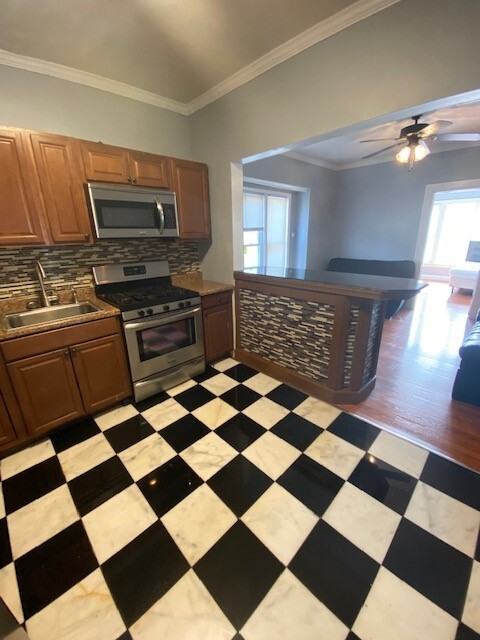 109 Lexington Ave - Photo 4 of 12