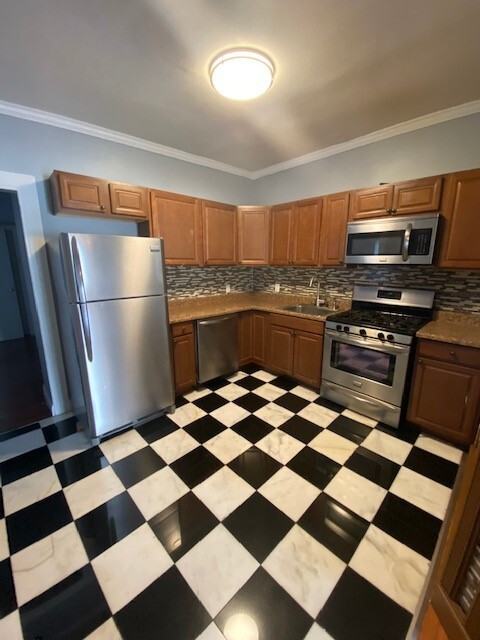 109 Lexington Ave - Photo 5 of 12