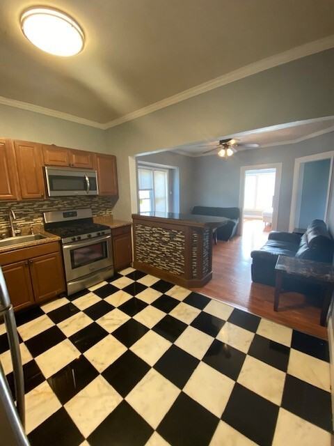 109 Lexington Ave - Photo 6 of 12