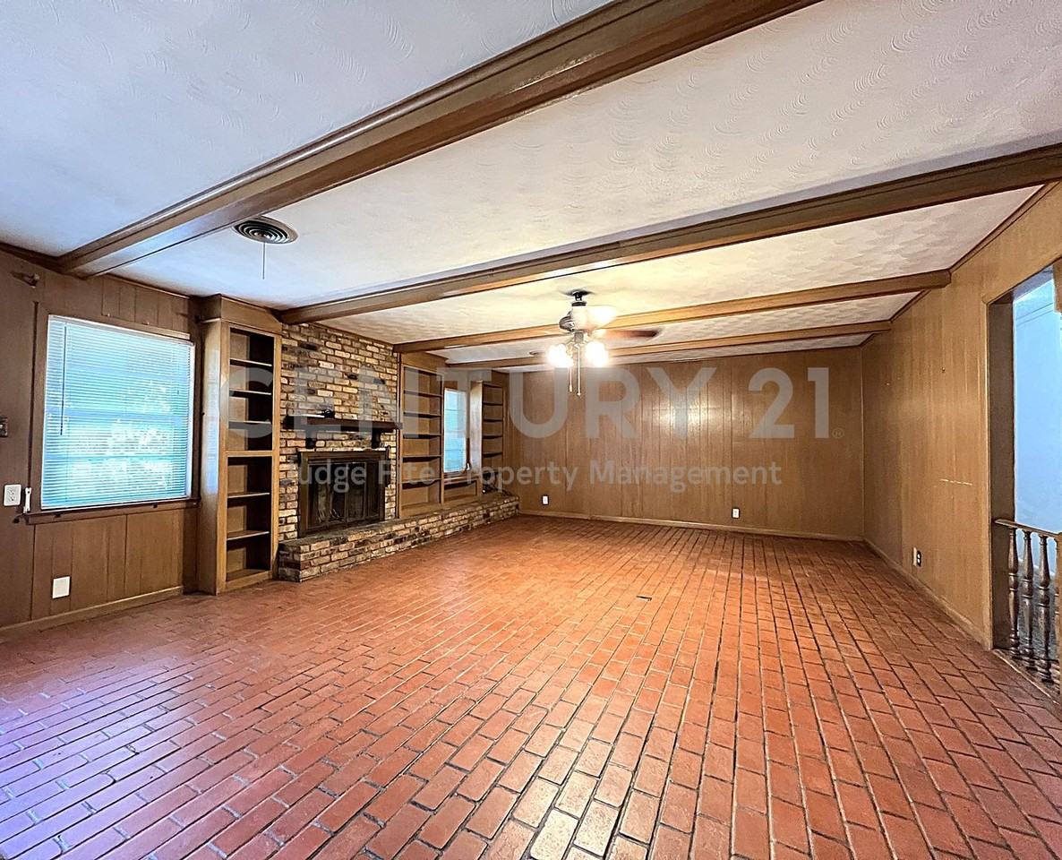 3010 Nottingham Dr - Photo 2 of 11