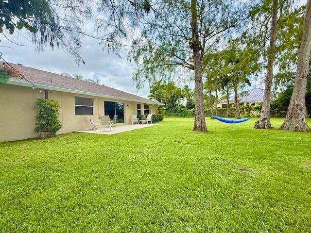 228 Park Road North - Photo 4 of 18