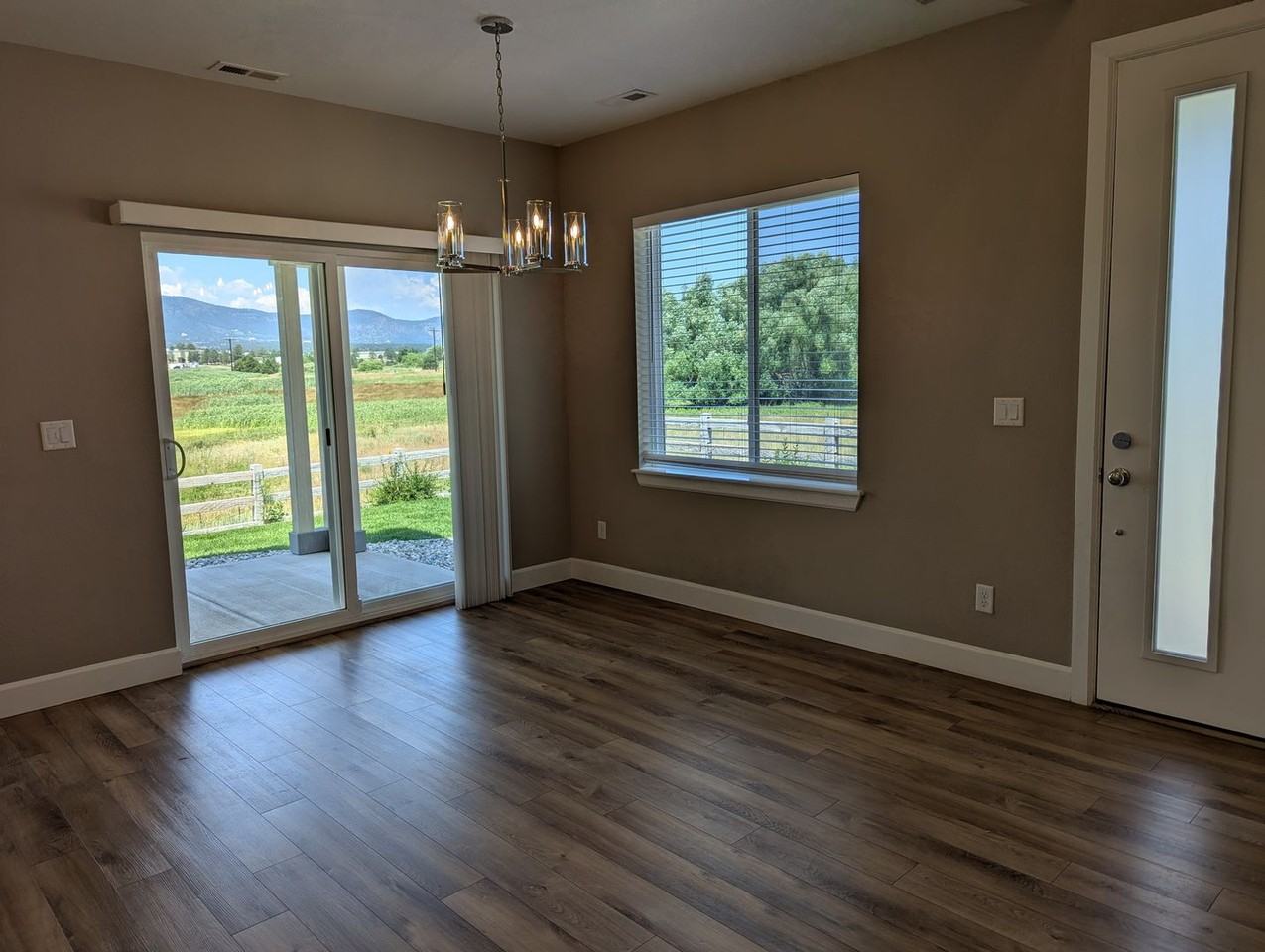 1854 Peak Prairie Ln - Photo 5 of 30