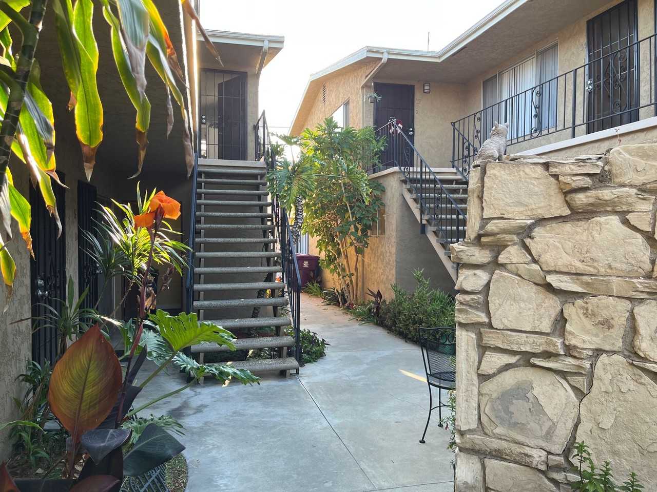 915 Coronado Ave, Long Beach, CA 90804 - Photo 4 of 6