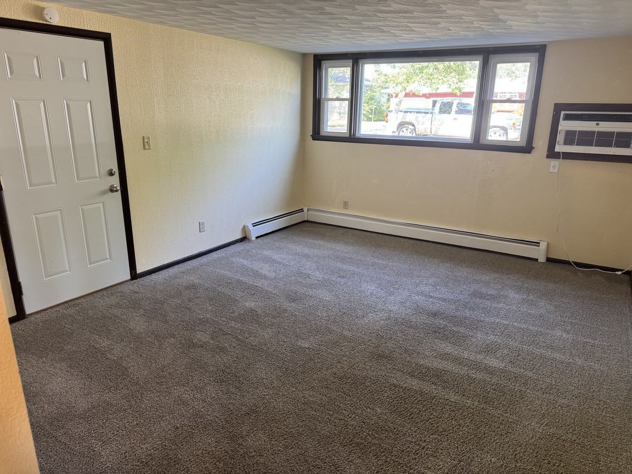 636 11th Ave Sw #3 - Photo 5 of 12