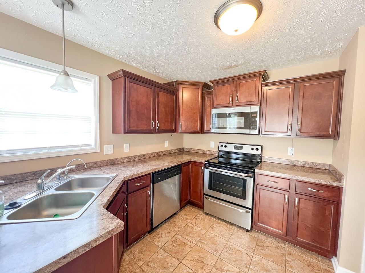 1265 Morstead Dr - Photo 4 of 17