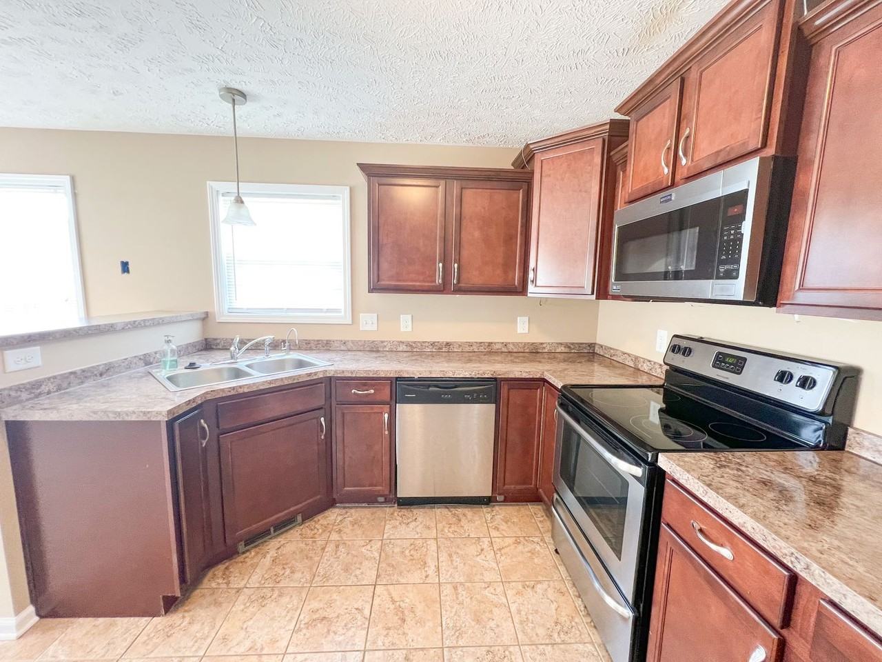 1265 Morstead Dr - Photo 5 of 17