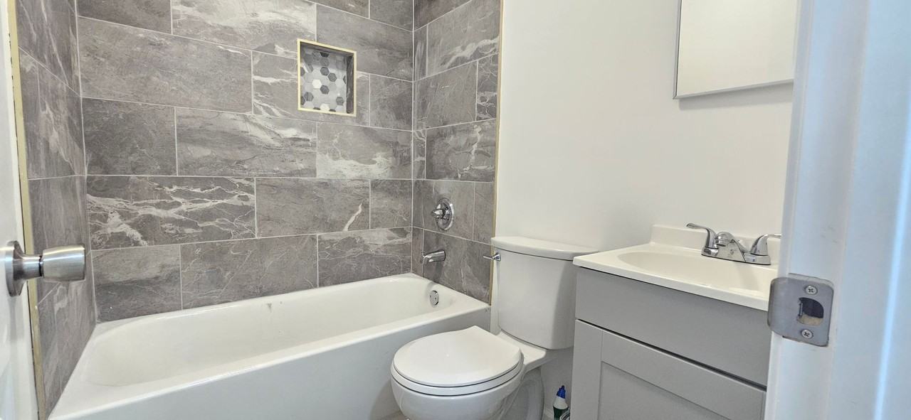 7626 Richmond Rd - Photo 2 of 8