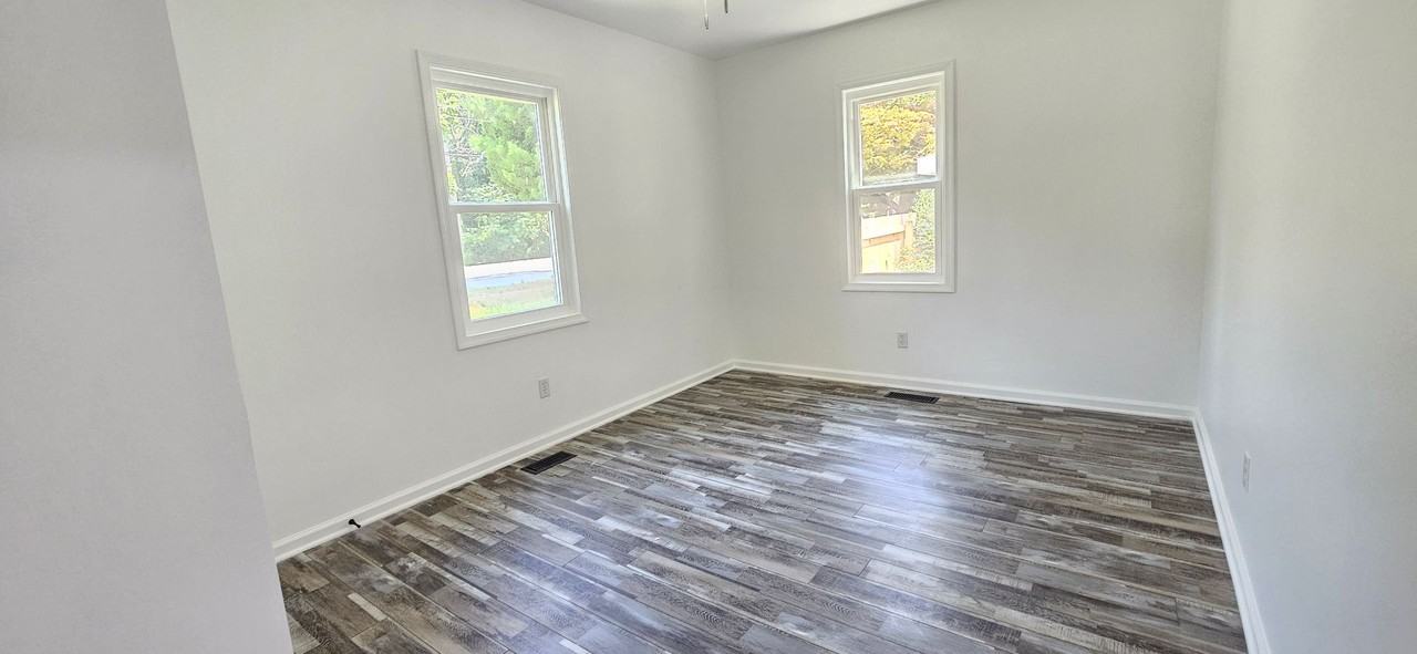 7626 Richmond Rd - Photo 3 of 8