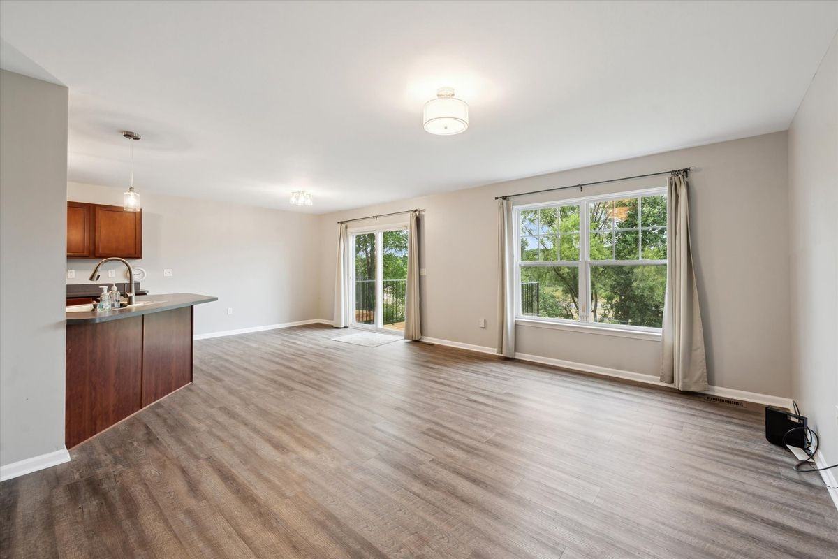 10113 Ridge Run St - Photo 2 of 16