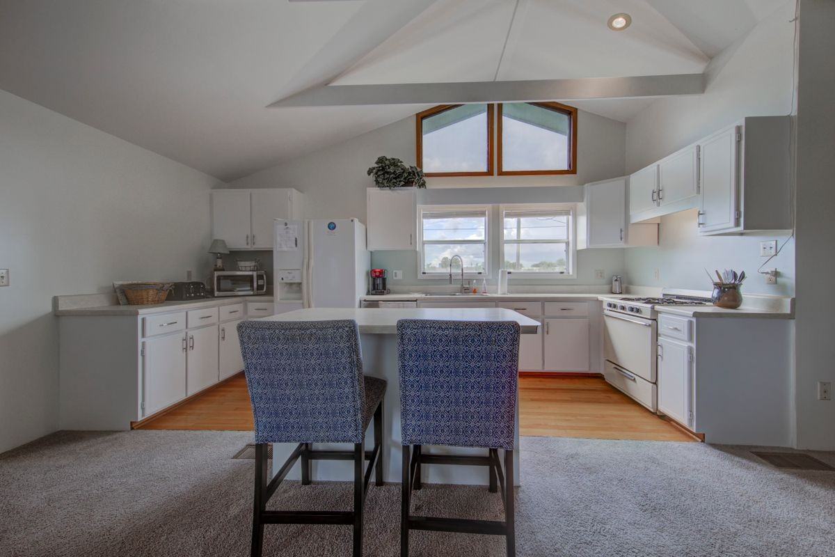 404 Colorado Drive - Photo 3 of 13