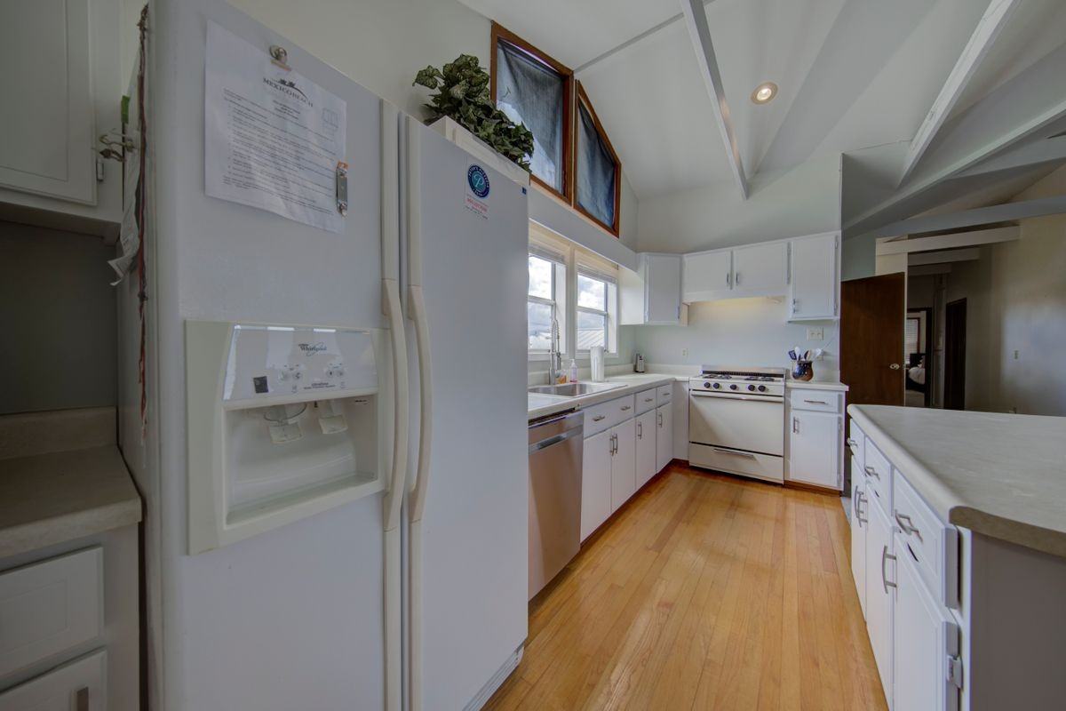 404 Colorado Drive - Photo 4 of 13