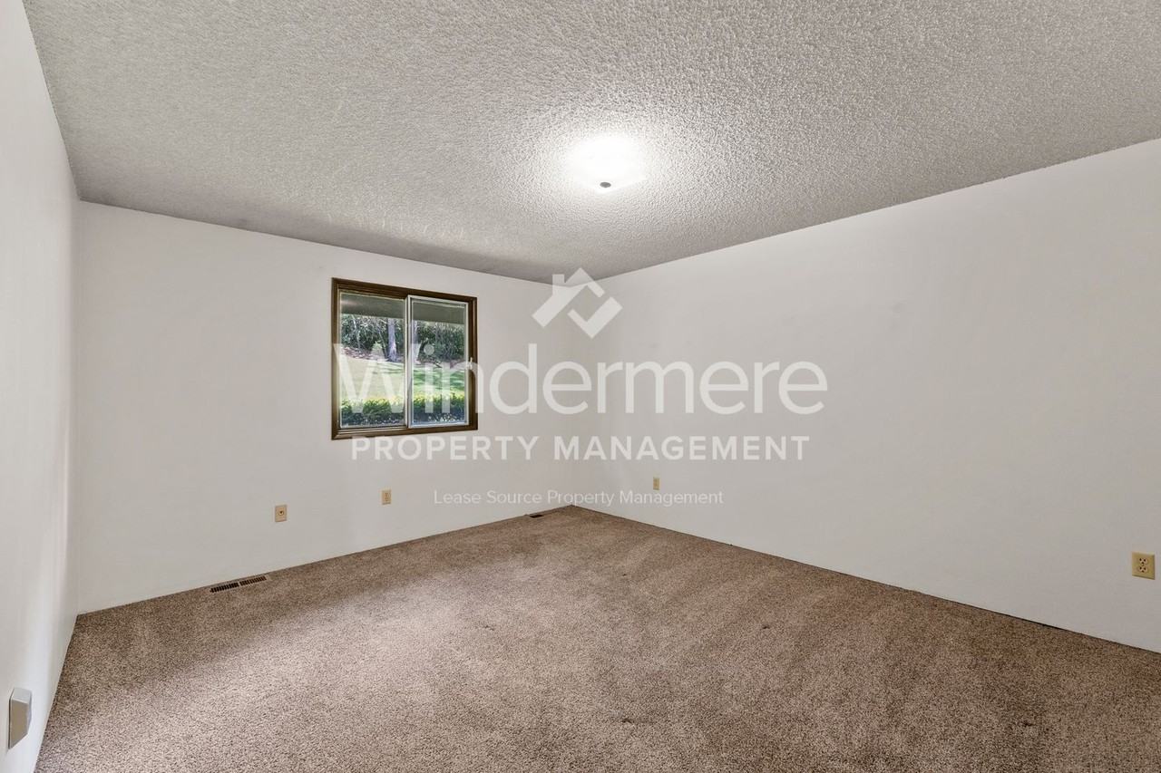 2201 E Casper Dr #D - Photo 4 of 23