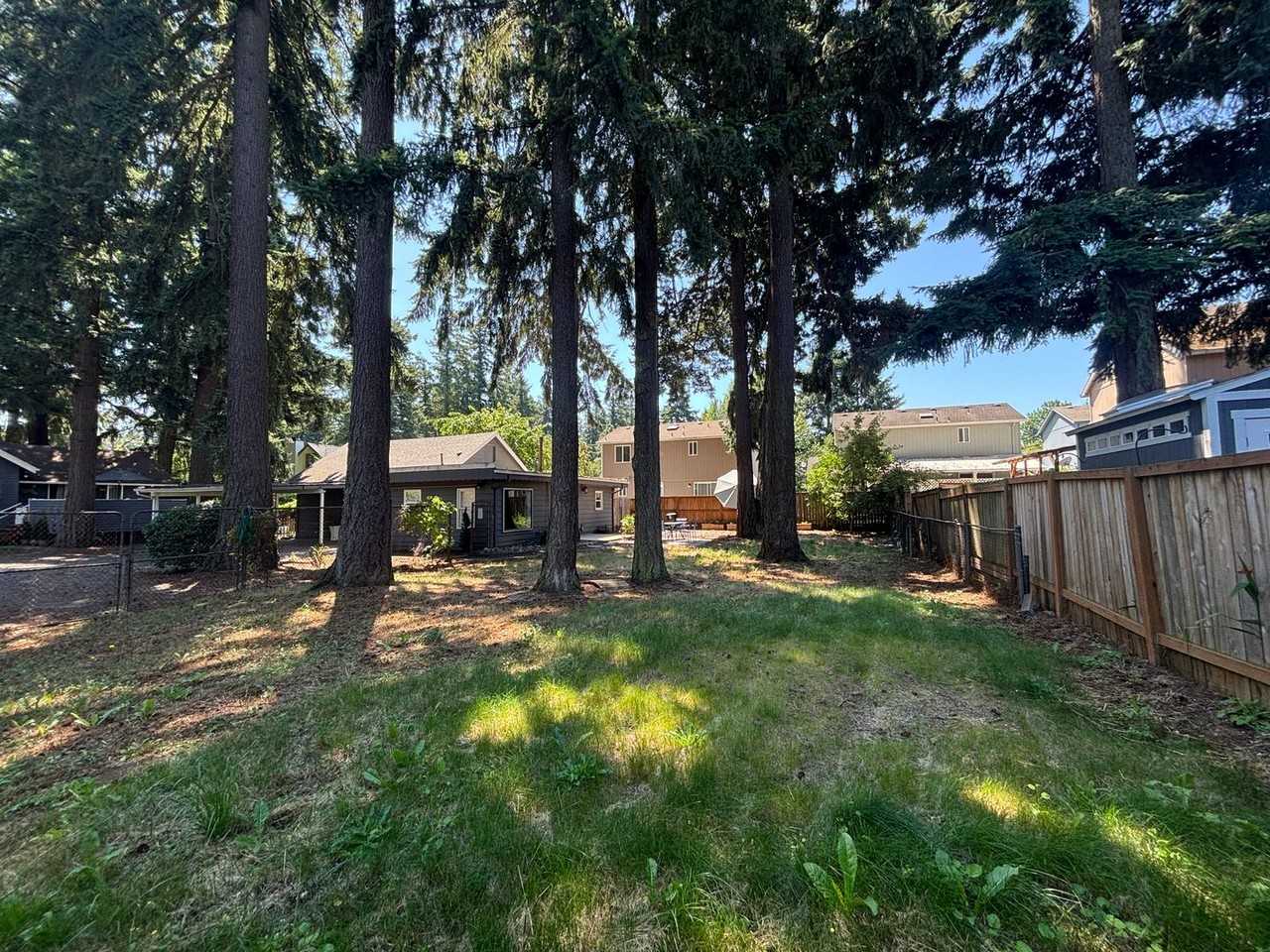 127 Ne 202nd Ave - Photo 2 of 29