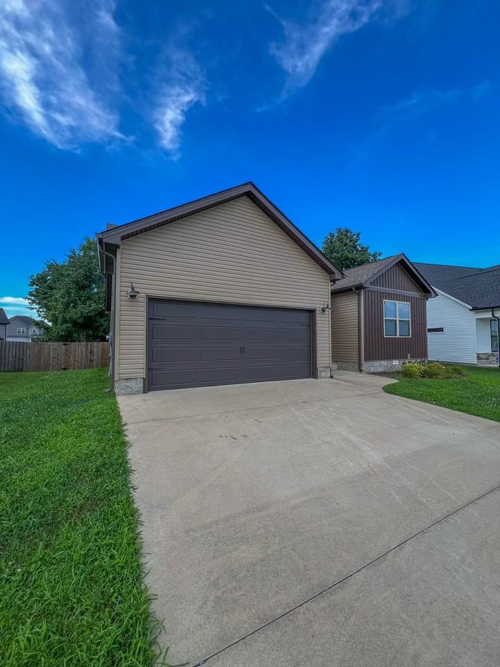 2042 Jackie Lorraine Dr - Photo 2 of 3