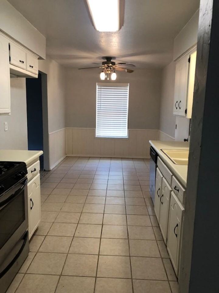 5222 Clearwater Ct - Photo 3 of 14