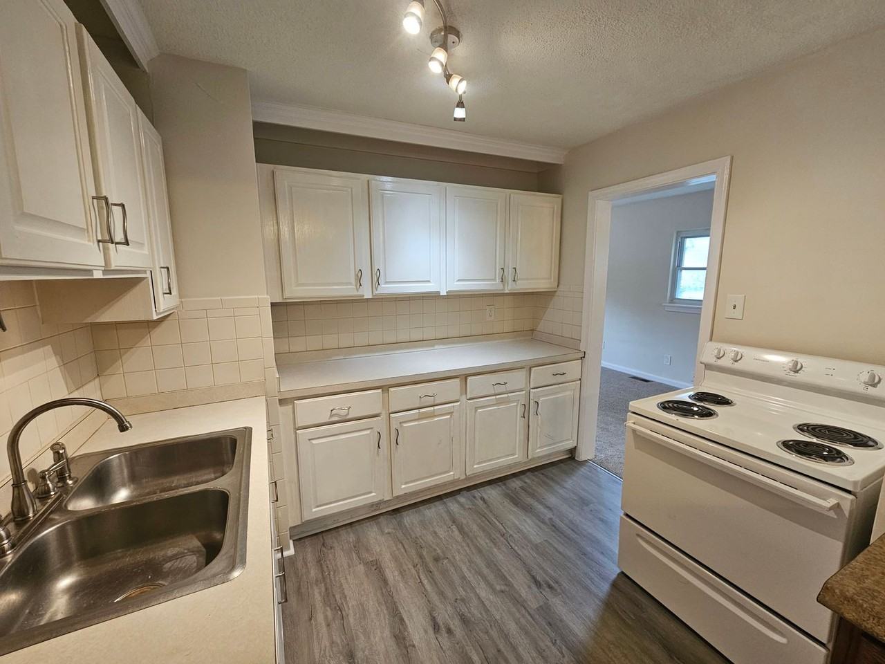 701 Dudley Ave - Photo 2 of 15