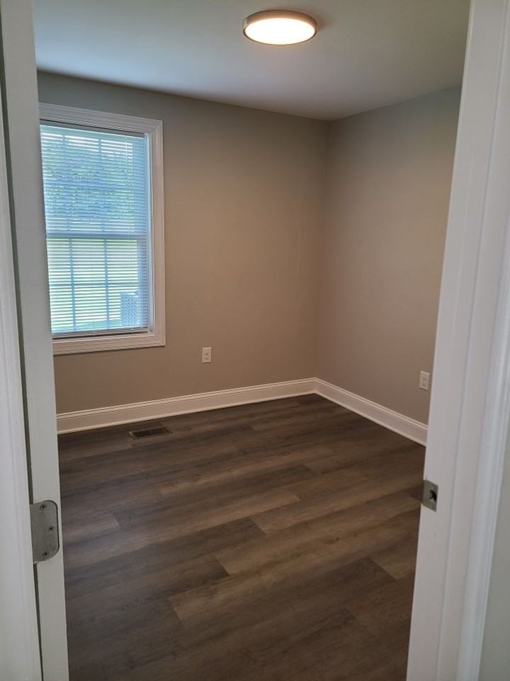 4521 Keehlen Ave - Photo 4 of 9