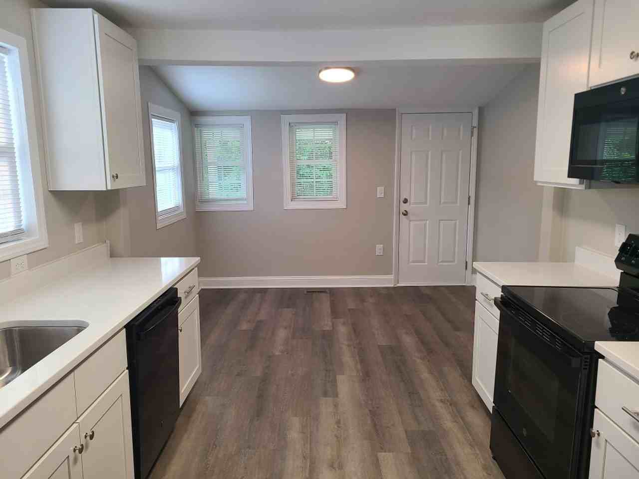 4521 Keehlen Ave - Photo 7 of 9