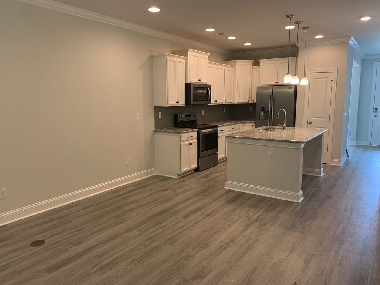 2409 Thoroughfare Dr - Photo 4 of 25