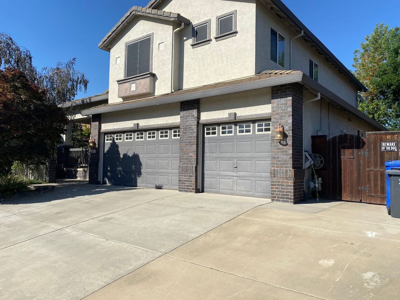 1027 Elk Hills Dr - Photo 2 of 37