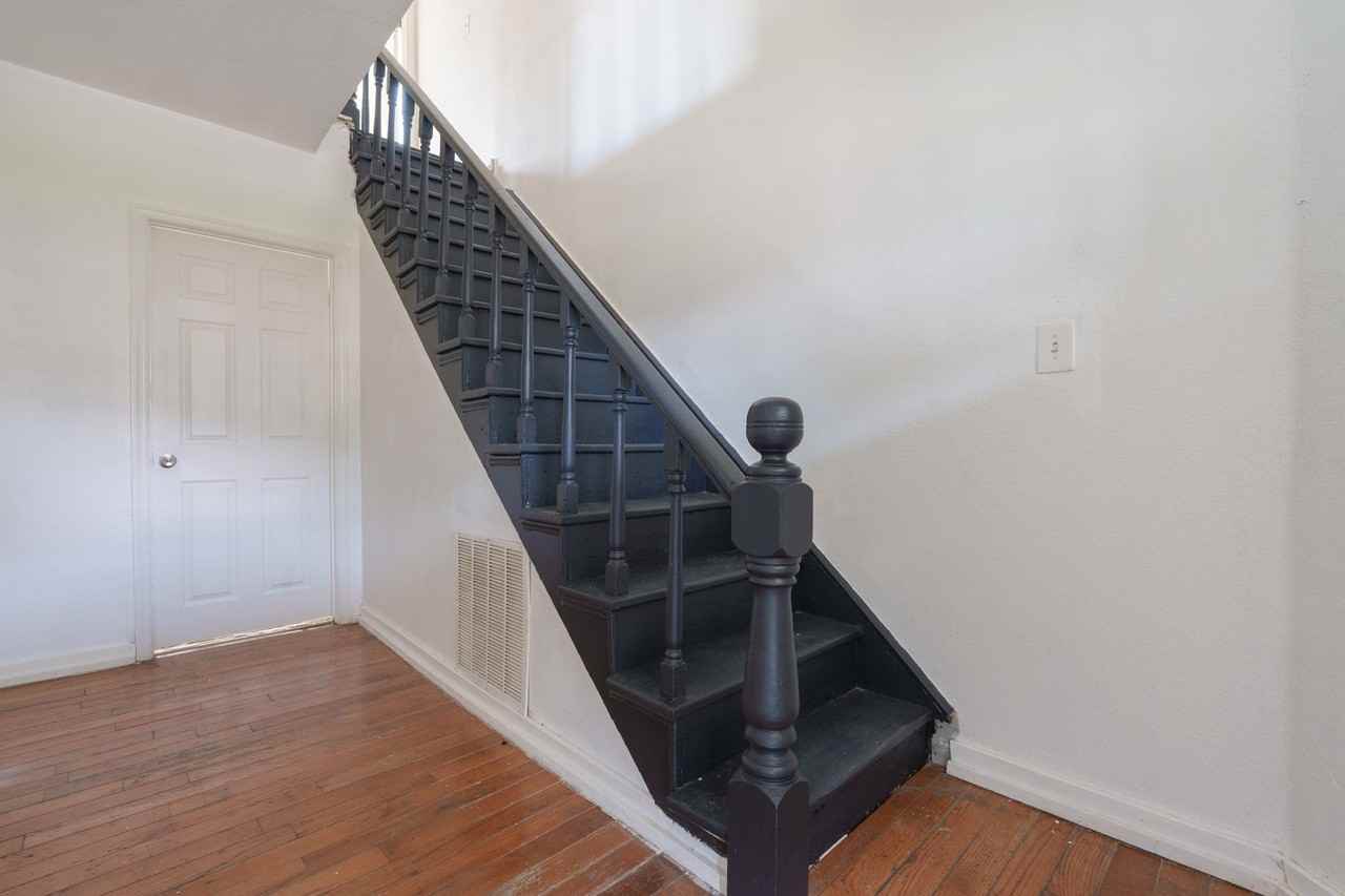 250 Pinner St - Photo 2 of 34