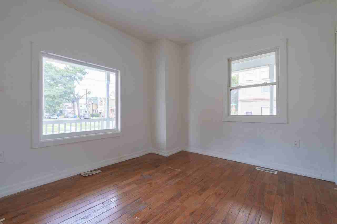 250 Pinner St - Photo 5 of 34