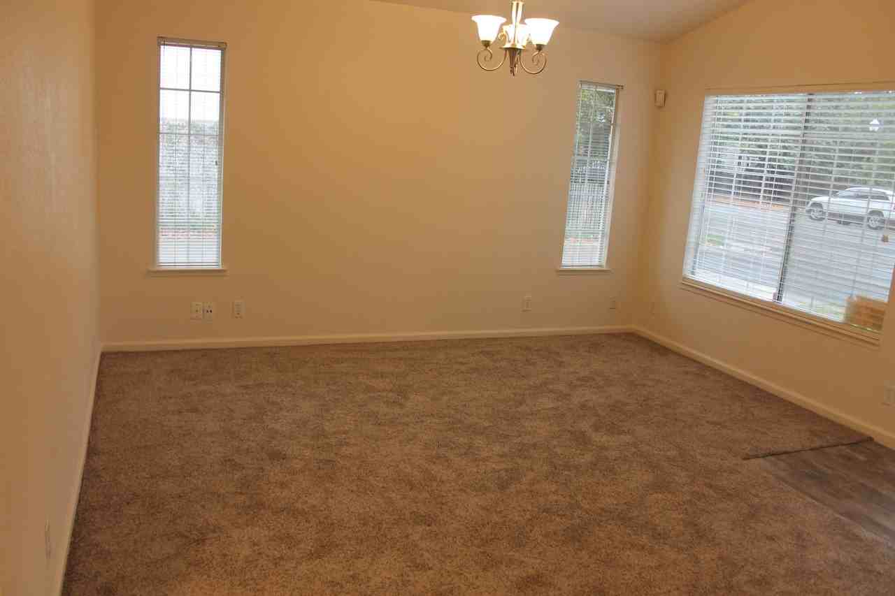 2831 32nd St - Photo 2 of 8