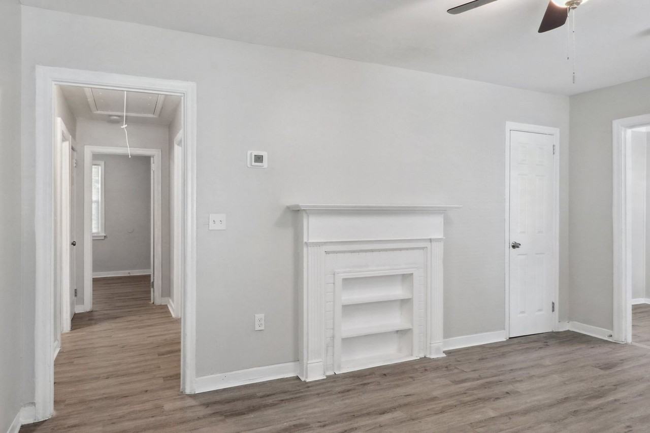 2231 Greenwood St - Photo 2 of 20
