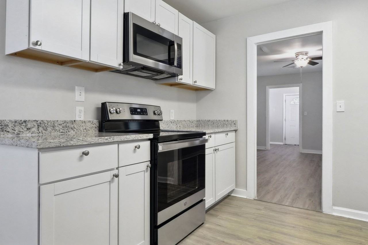 2231 Greenwood St - Photo 6 of 20
