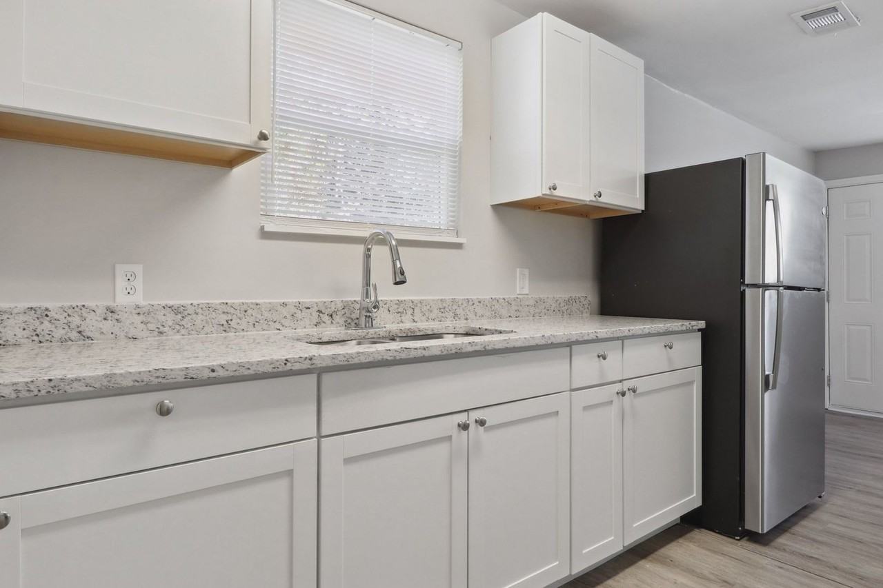 2231 Greenwood St - Photo 7 of 20