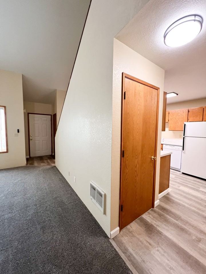 5440 NH -GLENRIDGE PLACE LLC - Photo 6 of 45