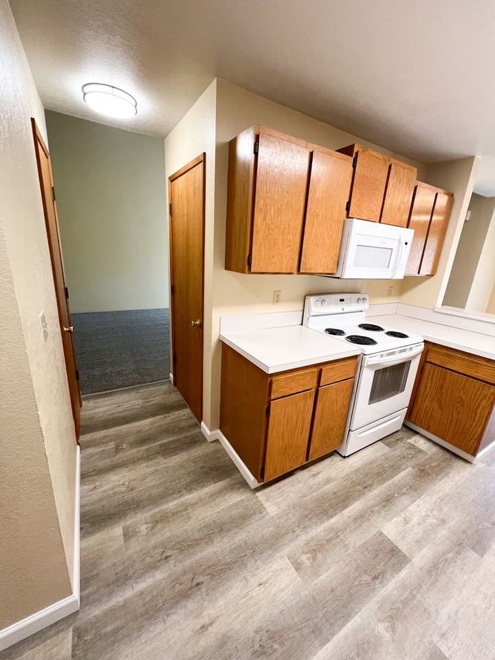 5440 NH -GLENRIDGE PLACE LLC - Photo 7 of 45