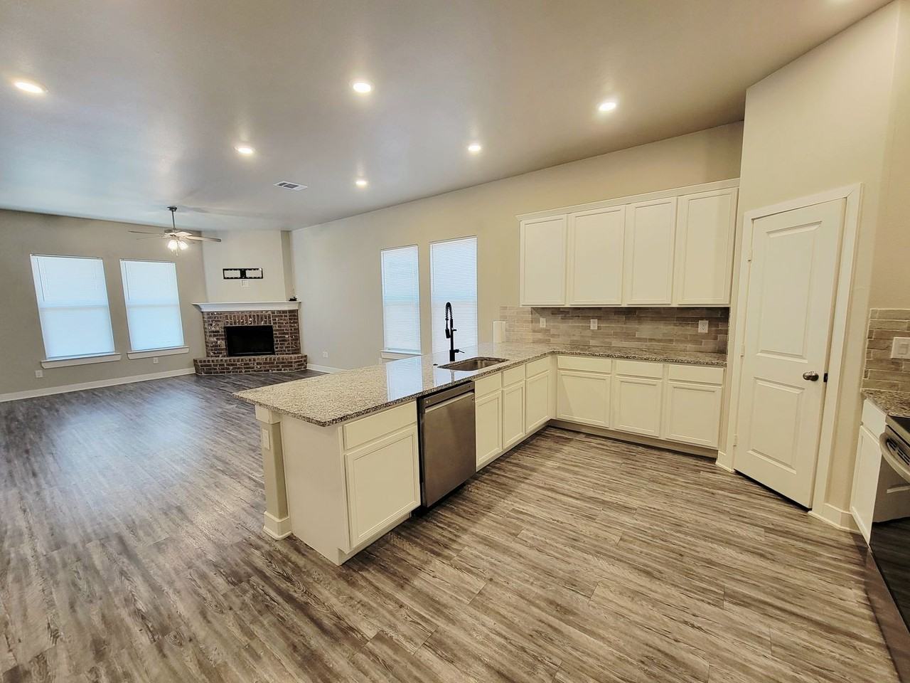 3316 Viola Ave - Photo 4 of 17