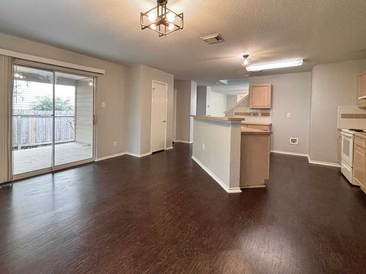 10 Bedford Bay - Photo 4 of 17