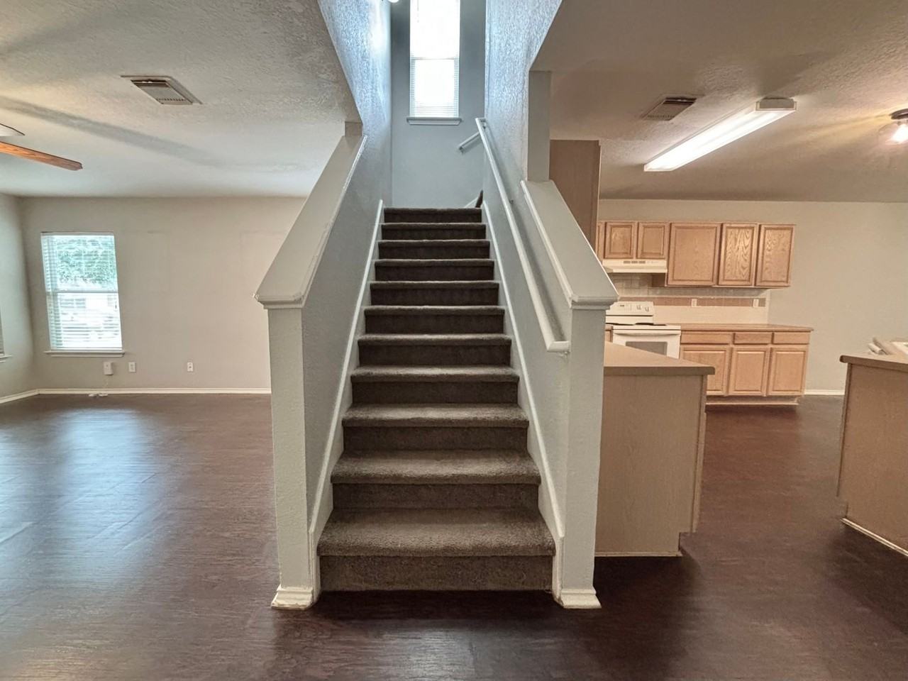 10 Bedford Bay - Photo 7 of 17