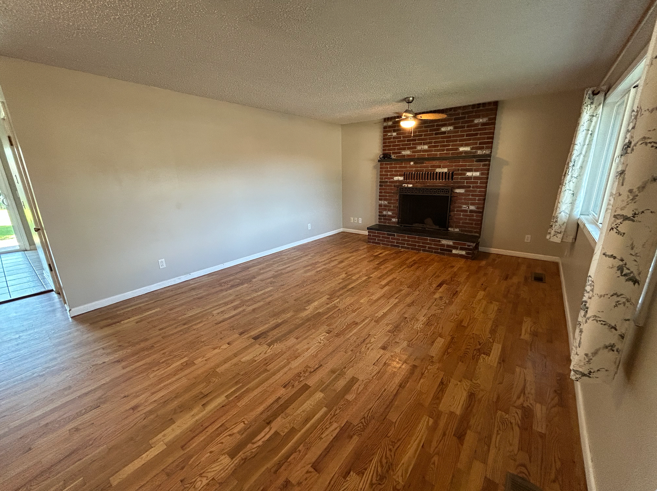 1816 Dixon Ave - Photo 3 of 21