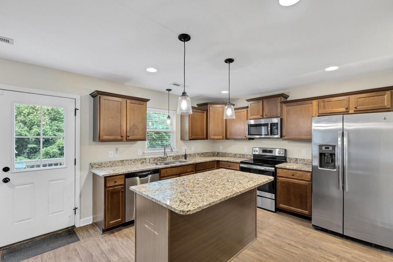 904 Gulf Chase Ct - Photo 3 of 22