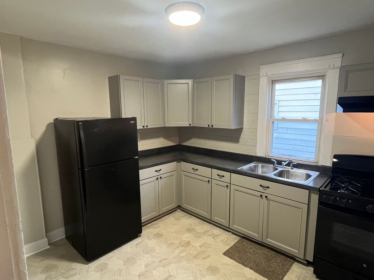 1006 31st St - Photo 7 of 27