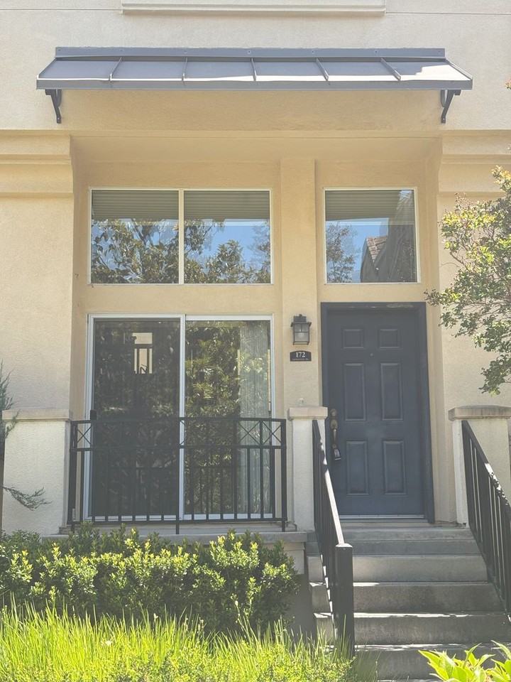 172 Stockwell Dr - Photo 2 of 9