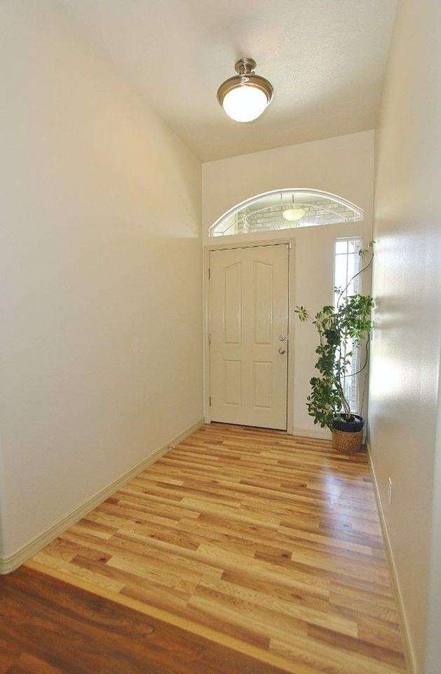 2074 S Tollgate Way - Photo 2 of 30