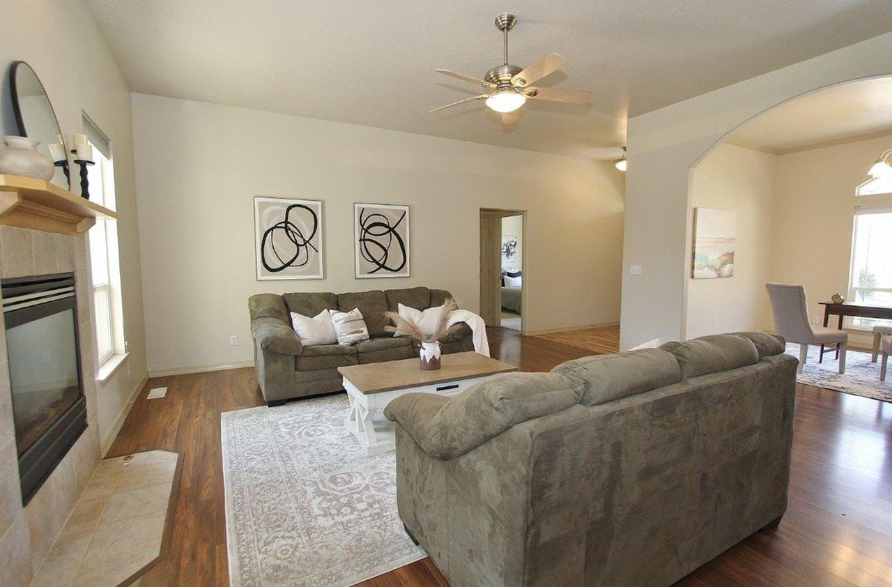 2074 S Tollgate Way - Photo 5 of 30