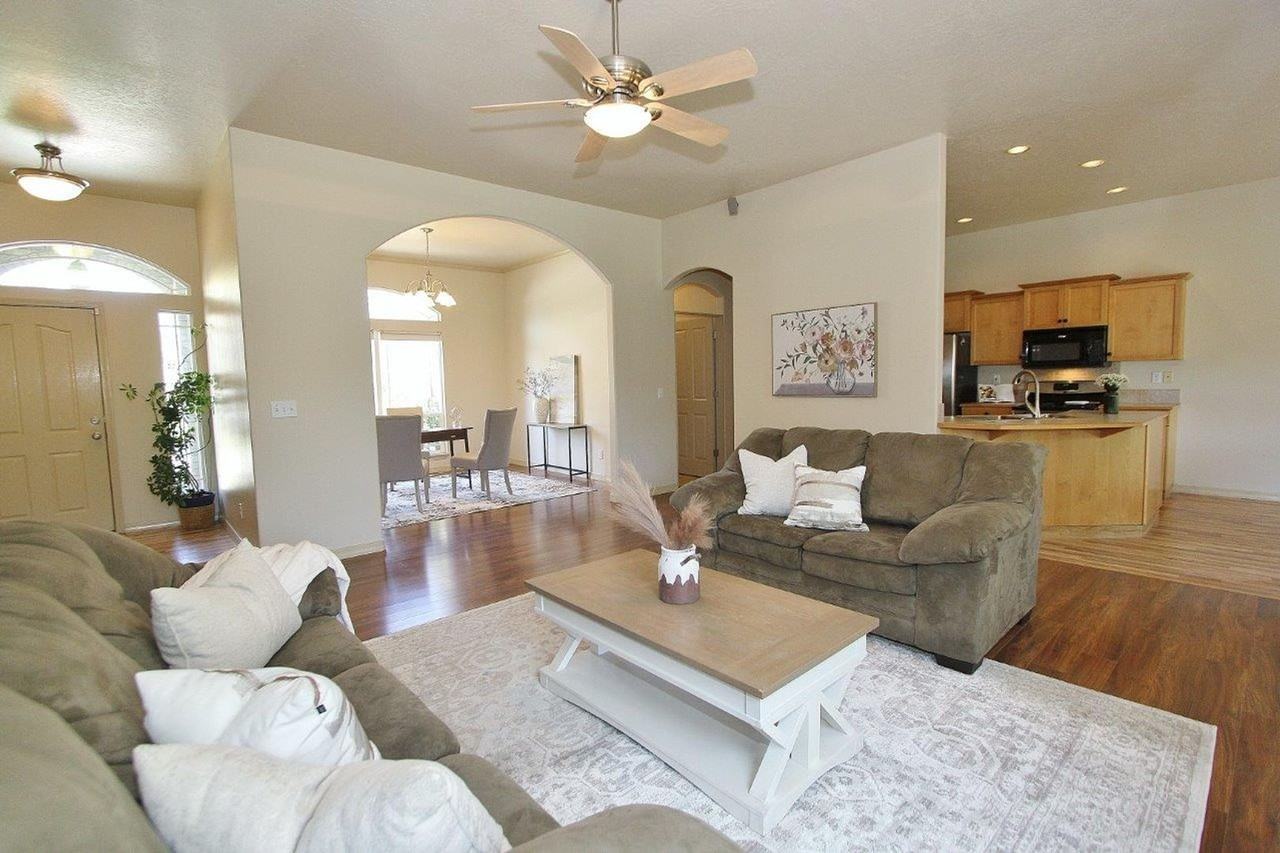 2074 S Tollgate Way - Photo 6 of 30