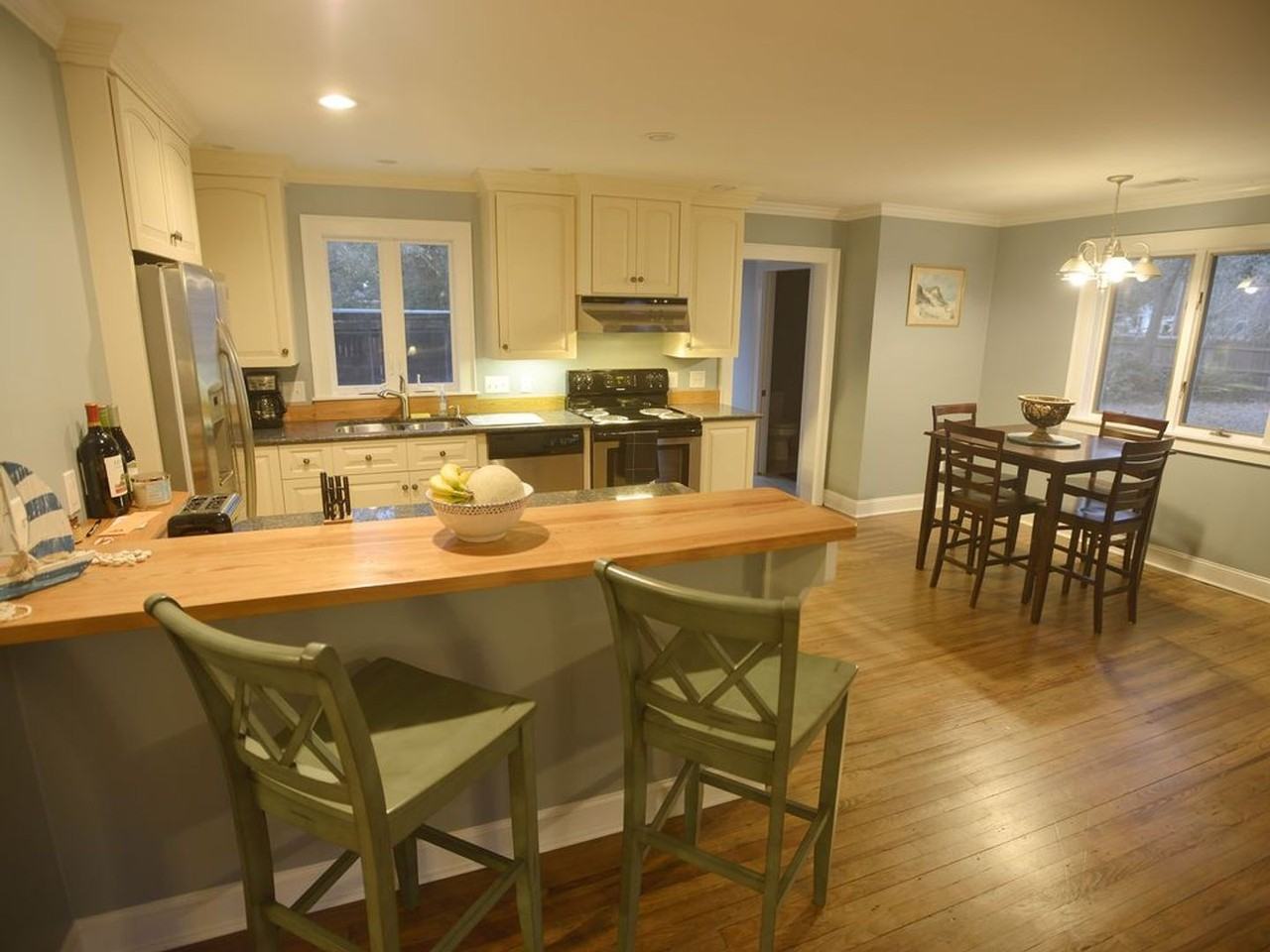 1764 Harrison Ave - Photo 4 of 9