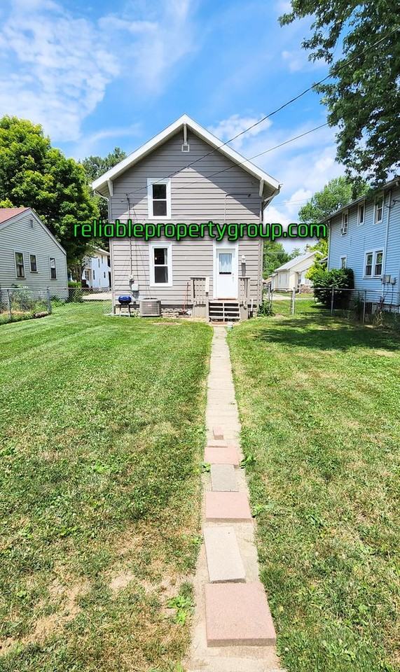 1921 Spring St - Photo 2 of 15