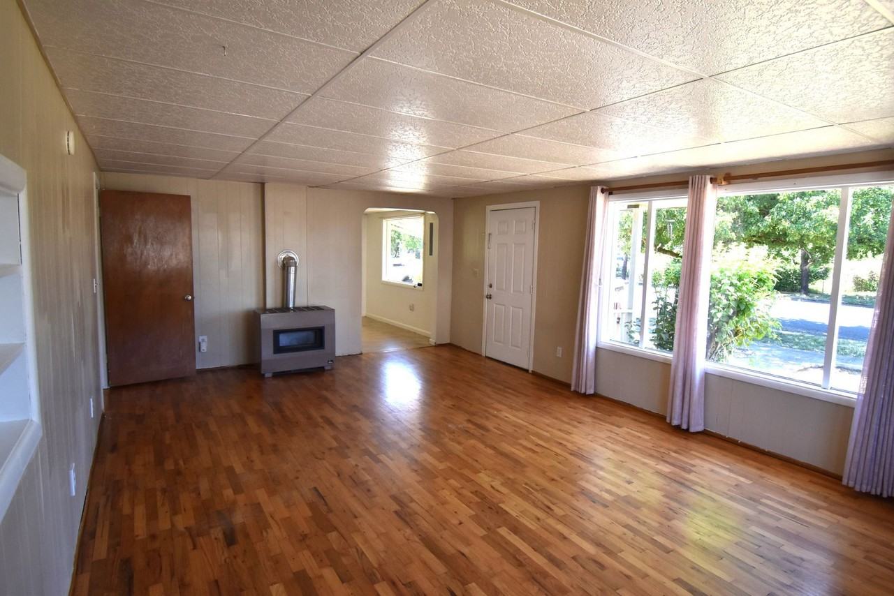 38821 N Main St - Photo 3 of 19