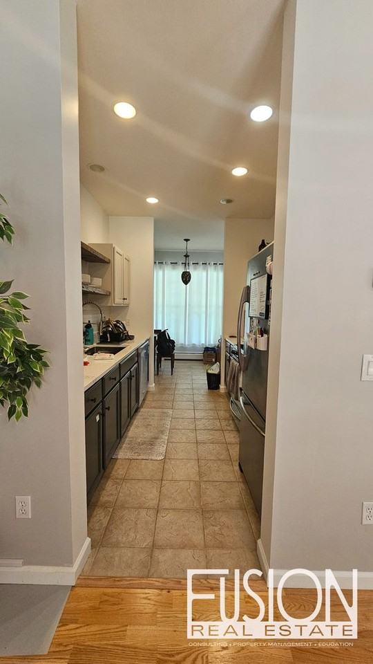 5 Marion Ave - Photo 5 of 33