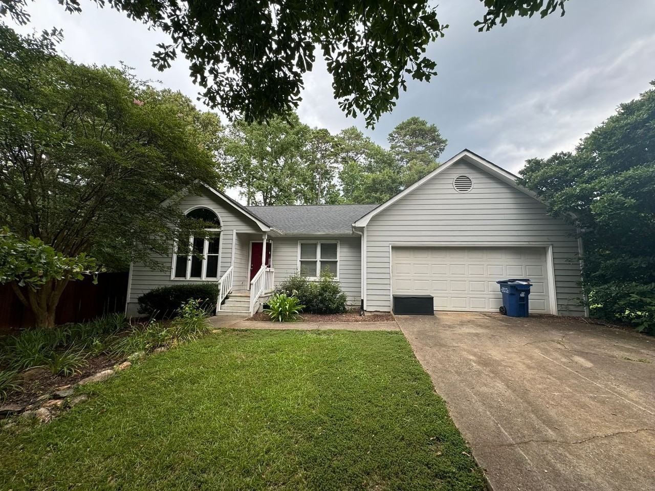 121 Pinenut Ln - Photo 2 of 30