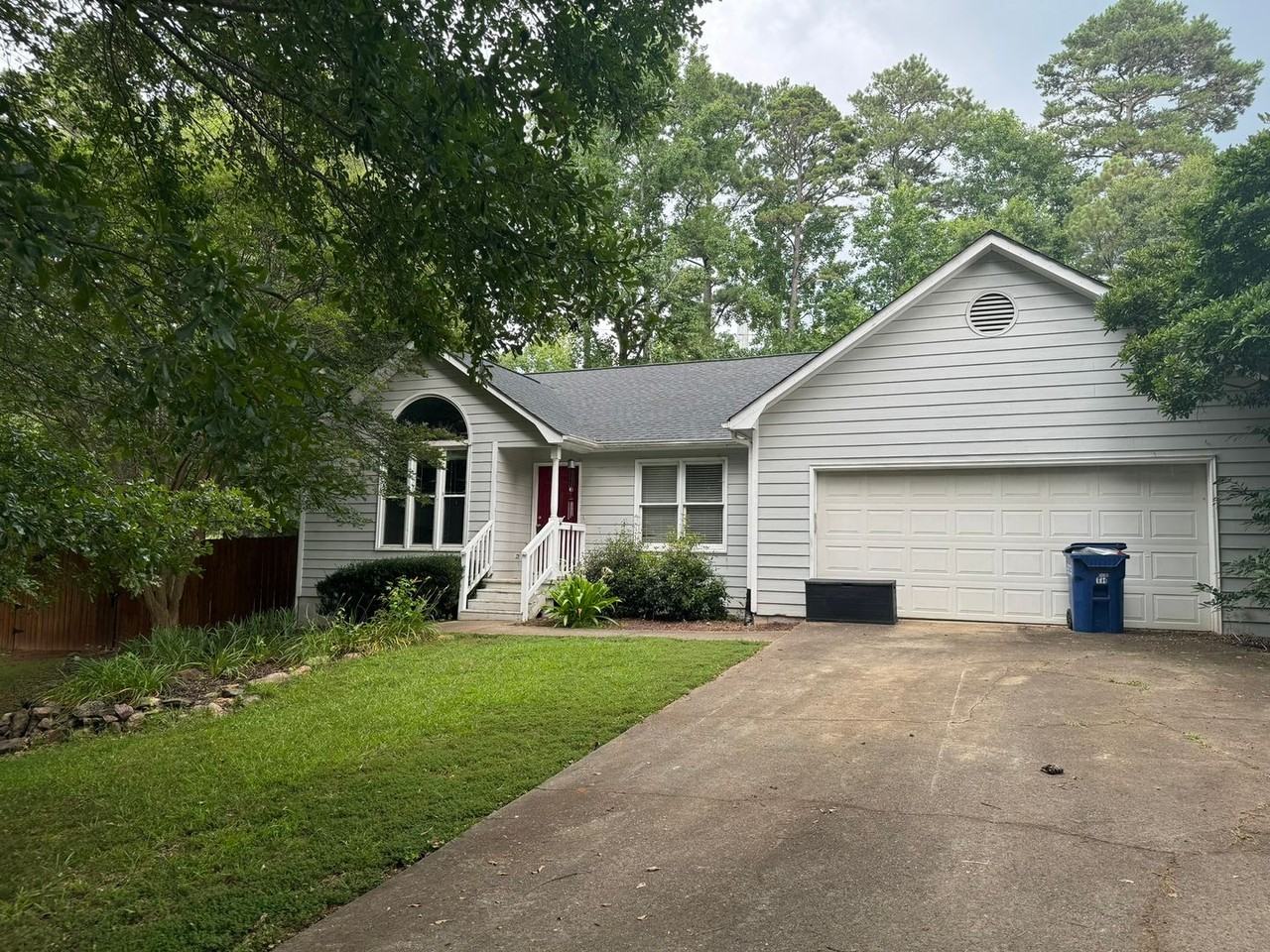 121 Pinenut Ln - Photo 3 of 30