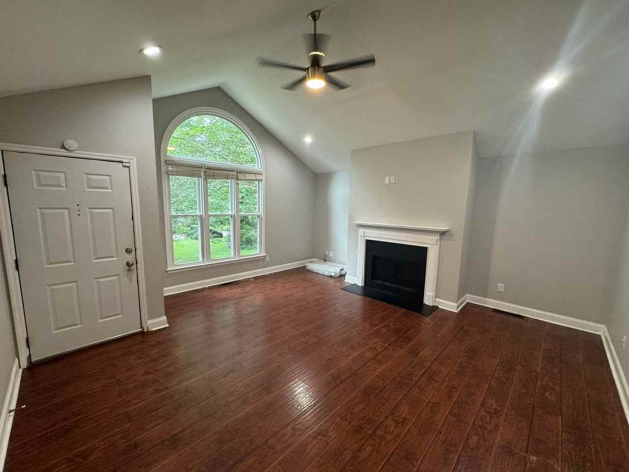 121 Pinenut Ln - Photo 4 of 30