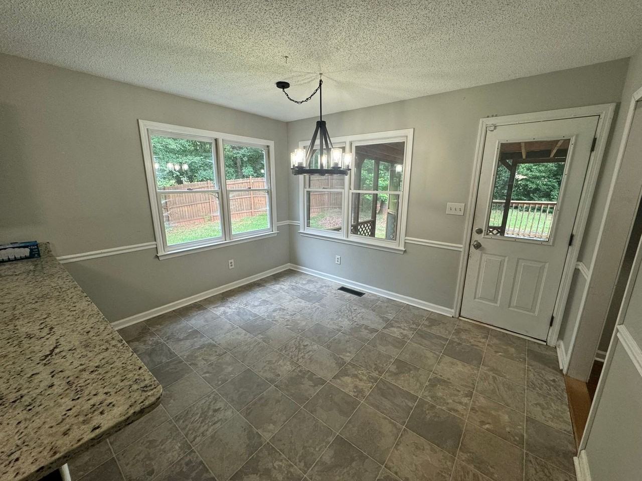 121 Pinenut Ln - Photo 7 of 30